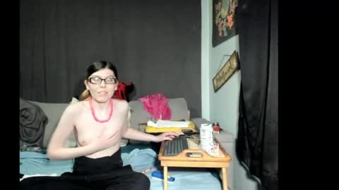 roxihazeleyes online show from 04/15/26, 03:46