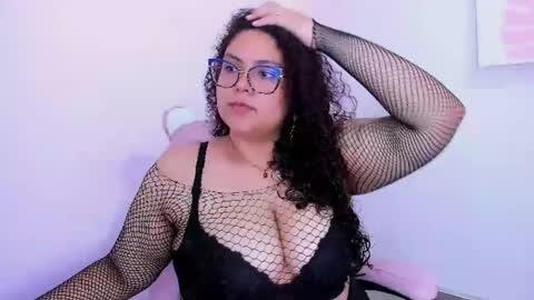 Snapshot of roxxxana_blake chatting on 04/25/26, 03:53 Roxana online show from 04/25/26, 03:53