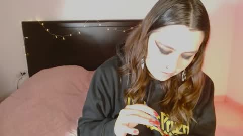 Snapshot of roxxxann666 chatting on 12/31/24, 12:32 roxxxann666 online show from 12/31/24, 12:32