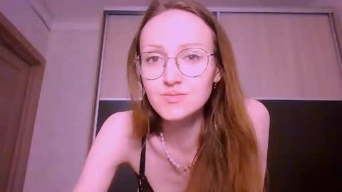 Snapshot of roxxywharton chatting on 06/05/26, 12:00 Roxxy Wharton online show from 06/05/26, 12:00