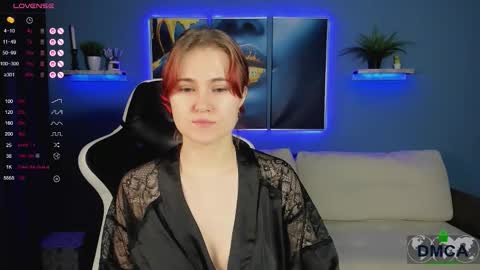 Snapshot of roxy_foxi chatting on 11/17/25, 01:11 Roxy fiery online show from 11/17/25, 01:11