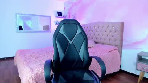 roxy_jones_ online show from 12/28/24, 08:15