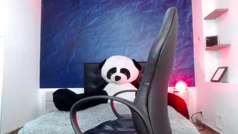 roxy_jones_ online show from 01/16/25, 01:04