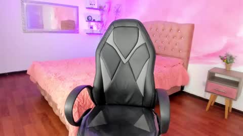 roxy_jones_ online show from 01/21/25, 10:30