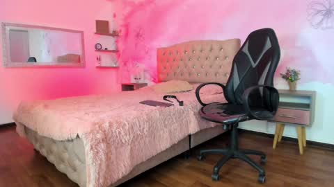 roxy_jones_ online show from 01/29/25, 11:56