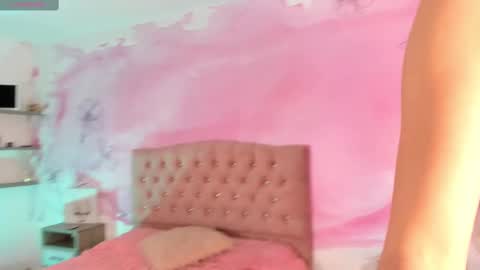 roxy_jones_ online show from 02/11/25, 07:59