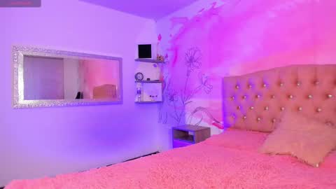 roxy_jones_ online show from 02/25/25, 10:29