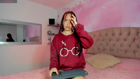 roxy_jones_ online show from 03/03/25, 11:56