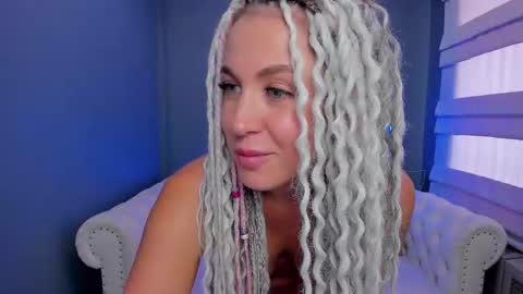 Snapshot of roxy_mars chatting on 03/10/25, 04:17 Roxy online show from 03/10/25, 04:17