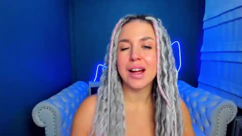 Snapshot of roxy_mars chatting on 11/07/25, 01:27 Roxy online show from 11/07/25, 01:27