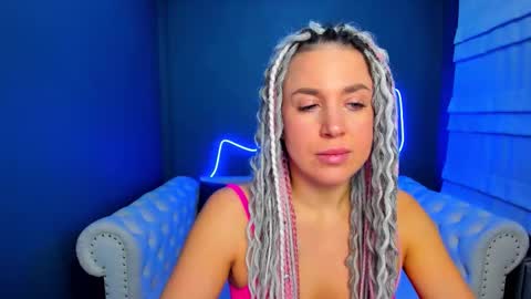 Snapshot of roxy_mars chatting on 11/19/25, 01:49 Roxy online show from 11/19/25, 01:49