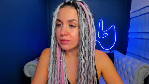 Snapshot of roxy_mars chatting on 11/22/25, 01:48 Roxy online show from 11/22/25, 01:48