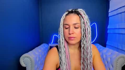 Snapshot of roxy_mars chatting on 11/24/25, 01:38 Roxy online show from 11/24/25, 01:38