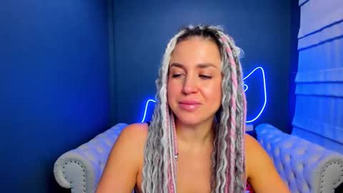 Snapshot of roxy_mars chatting on 12/01/25, 01:32 Roxy online show from 12/01/25, 01:32