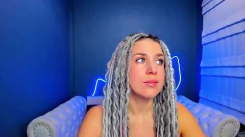 Snapshot of roxy_mars chatting on 12/18/25, 01:44 Roxy online show from 12/18/25, 01:44