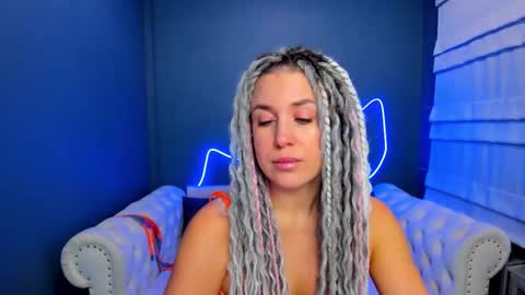 Snapshot of roxy_mars chatting on 12/20/25, 01:23 Roxy online show from 12/20/25, 01:23