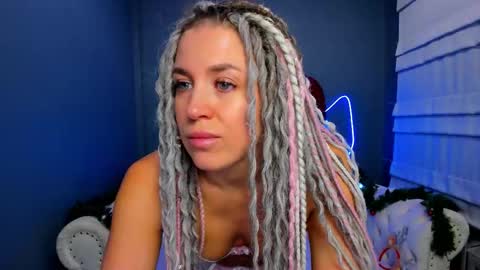 Snapshot of roxy_mars chatting on 12/23/25, 01:25 Roxy online show from 12/23/25, 01:25