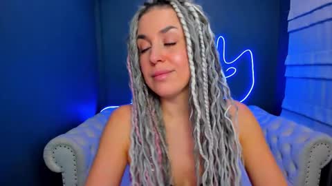 Snapshot of roxy_mars chatting on 02/12/26, 02:06 Roxy online show from 02/12/26, 02:06