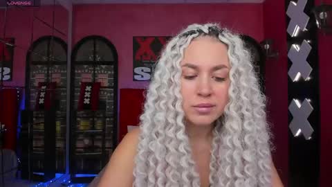 Snapshot of roxy_mars chatting on 05/19/26, 01:22 Roxy online show from 05/19/26, 01:22