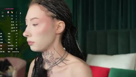 Snapshot of roxy_morrison_x chatting on 06/18/26, 03:40 roxanne online show from 06/18/26, 03:40
