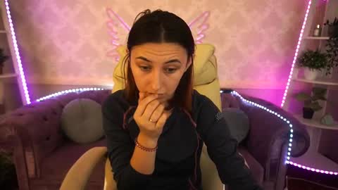 Snapshot of roxy_rayy chatting on 12/07/24, 03:47 roxy_rayy online show from 12/07/24, 03:47