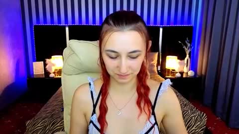 Snapshot of roxy_rayy chatting on 10/15/25, 01:11 roxy_rayy online show from 10/15/25, 01:11