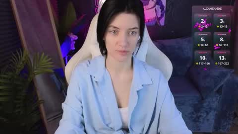 Snapshot of roxy_riot_ chatting on 11/18/25, 01:22 roxy_riot_ online show from 11/18/25, 01:22