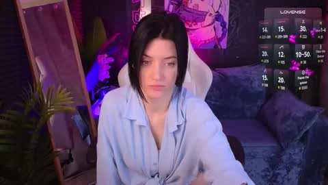 Snapshot of roxy_riot_ chatting on 11/19/25, 02:11 roxy_riot_ online show from 11/19/25, 02:11