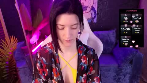 Snapshot of roxy_riot_ chatting on 12/17/25, 01:33 roxy_riot_ online show from 12/17/25, 01:33