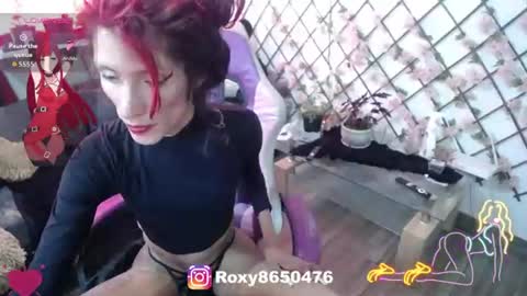 Snapshot of roxy_roxxan chatting on 06/22/26, 07:22 - online show from 06/22/26, 07:22