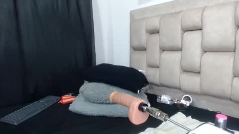 Snapshot of roxy_smith69 chatting on 02/27/25, 02:21 Roxy smith69 online show from 02/27/25, 02:21