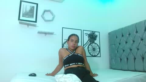 roxy_stone1 online show from 03/01/25, 01:53