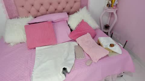 roxy_swt7 online show from 05/24/26, 03:33