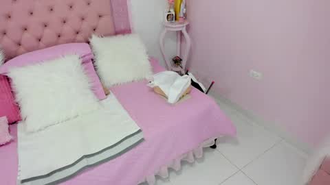 roxy_swt7 online show from 05/25/26, 03:56