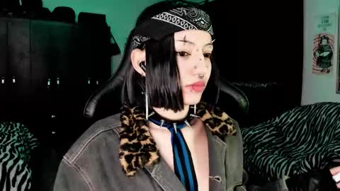 Roxy Independient model Help me to reach 50 thumbs up online show from 12/19/25, 01:34