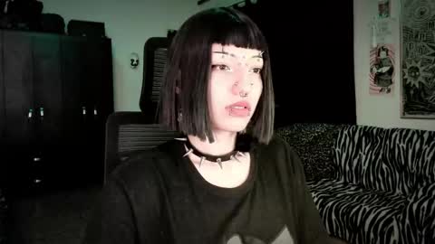 Roxy Independient model Help me to reach 50 thumbs up online show from 02/24/26, 12:41