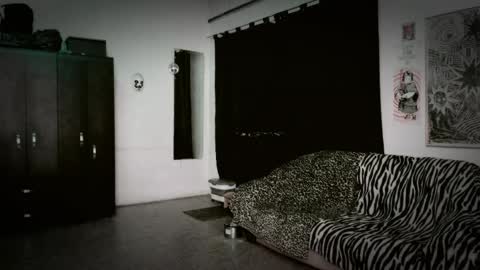 Roxy Independient model Help me to reach 50 thumbs up online show from 04/09/26, 12:43