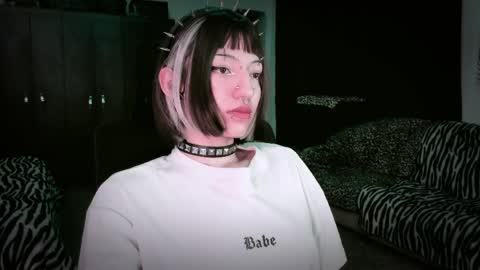 Roxy Independient model Help me to reach 50 thumbs up online show from 04/22/26, 12:13