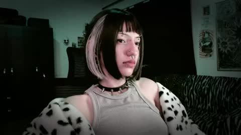 Snapshot of roxy_toxic chatting on 05/15/26, 10:50 Roxy Independient model Help me to reach 50 thumbs up online show from 05/15/26, 10:50