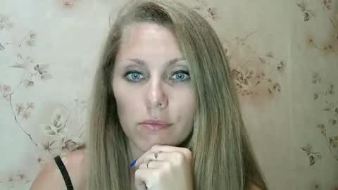 roxyfox18x01 online show from 09/19/25, 07:47