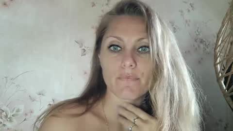 roxyfox18x01 online show from 10/06/25, 06:33