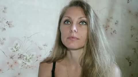 roxyfox18x01 online show from 10/15/25, 07:30