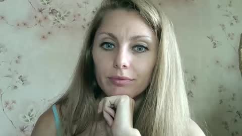 roxyfox18x01 online show from 10/29/25, 09:55