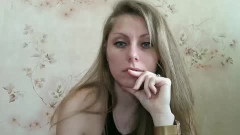 roxyfox18x01 online show from 04/14/26, 07:47