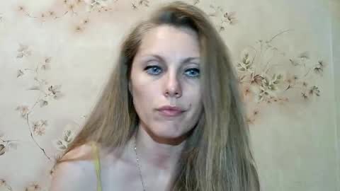 Snapshot of roxyfox18x01 chatting on 06/09/26, 07:36 roxyfox18x01 online show from 06/09/26, 07:36