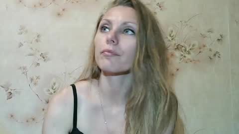Snapshot of roxyfox18x01 chatting on 07/10/26, 07:49 roxyfox18x01 online show from 07/10/26, 07:49
