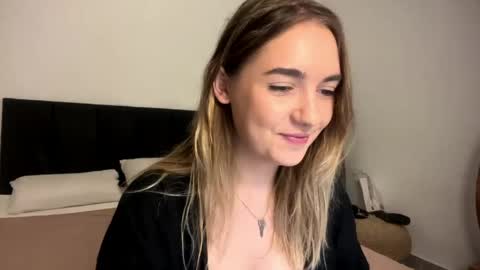 Roxy online show from 04/17/26, 01:36