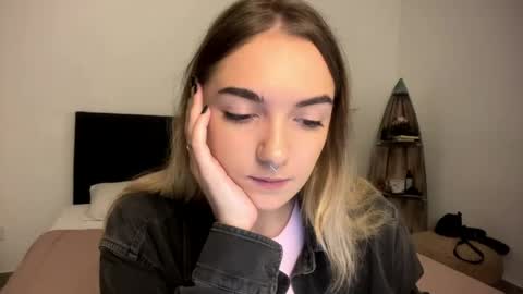 Roxy online show from 04/19/26, 01:32