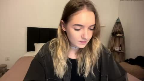 Roxy online show from 04/21/26, 01:28