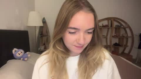 Snapshot of roxysweetdream chatting on 06/11/26, 12:58 Roxy online show from 06/11/26, 12:58